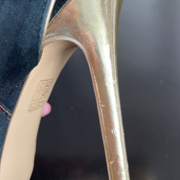 NEW - BCBGMAXMAZRIA BLACK & Gold Shoes - Picture 9 of 9